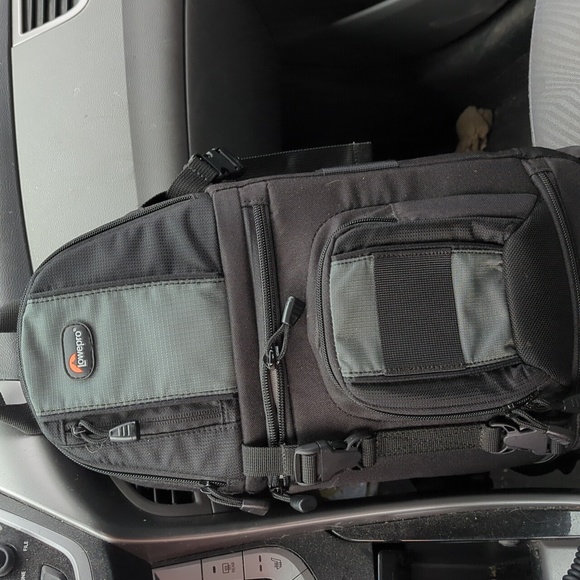 Lowepro “Slingshot 102AW” Messenger Crossbody Camera Bag - Picture 3 of 6